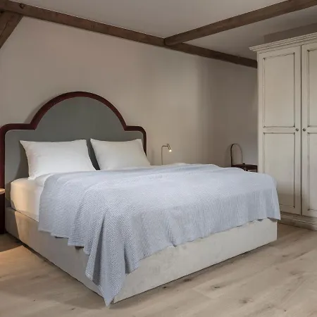 Hotel Helvetia Vintage Suites&breakfast 4*